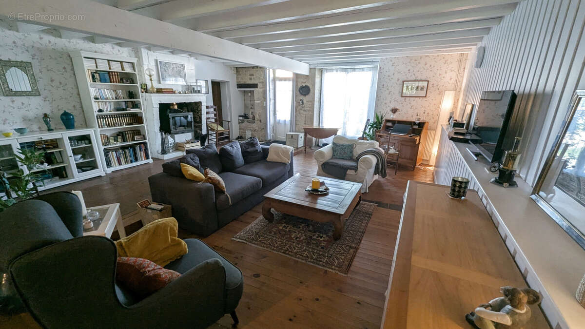 Maison à MAGNE