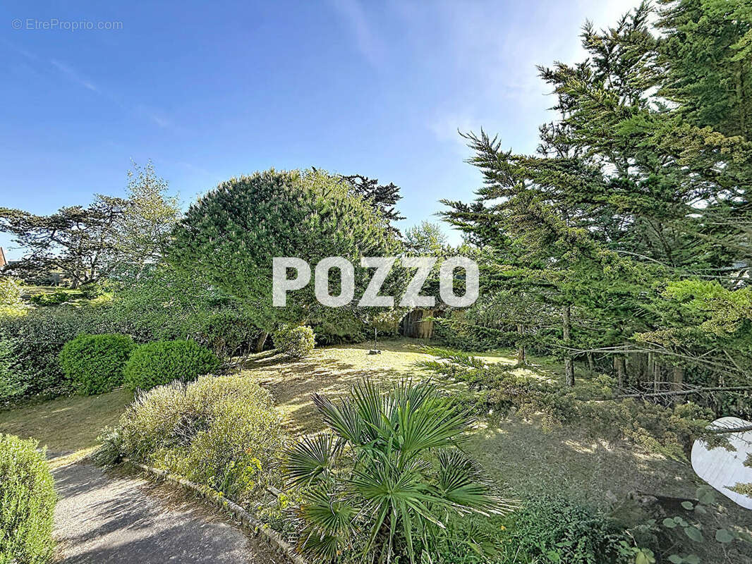 Maison F8 (210m²) en vente à JULLOUVILLE  à 30 m de la mer - photo 13