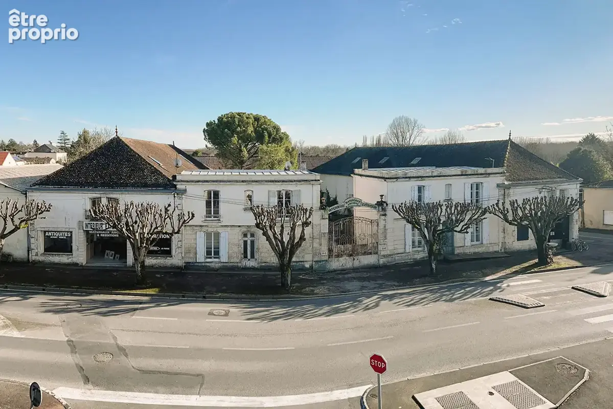 Commerce à SAINT-JEAN-D'ANGELY
