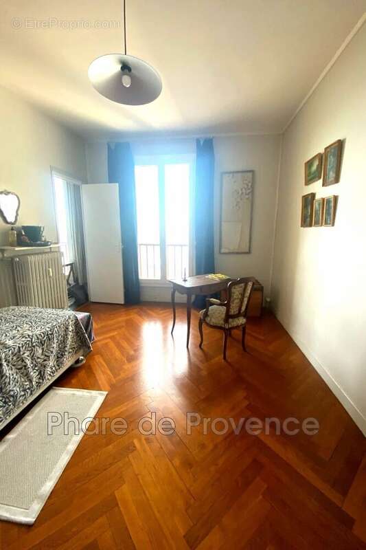 Appartement à MARSEILLE-2E
