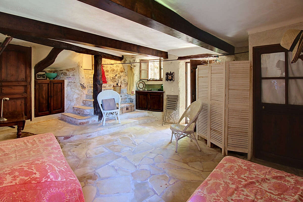 A VENDRE EN EXCLUSIVITE A CHATEAUDOUBLE - Charmante maison de village d'environ 100m² - photo 10