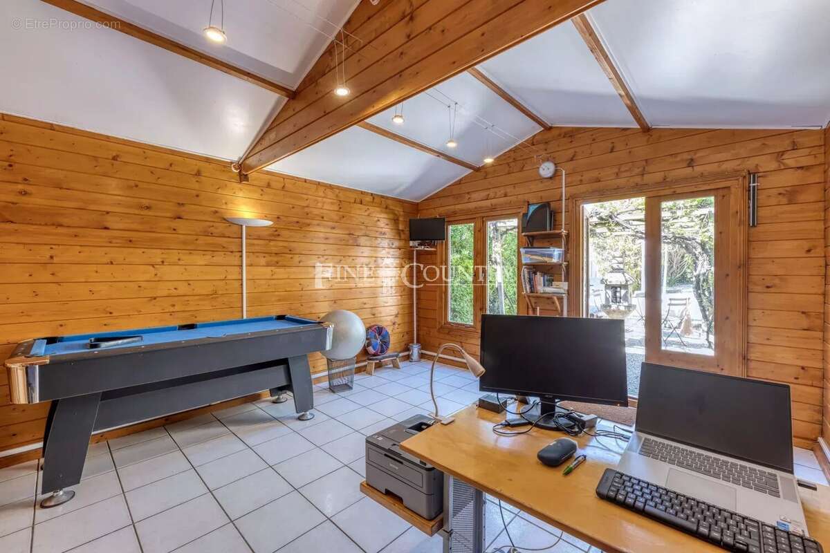Maison à LA ROQUETTE-SUR-SIAGNE