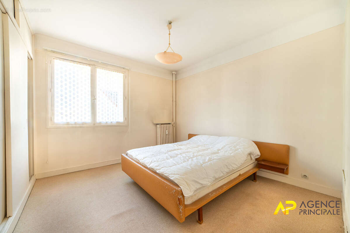 Appartement à LA GARENNE-COLOMBES
