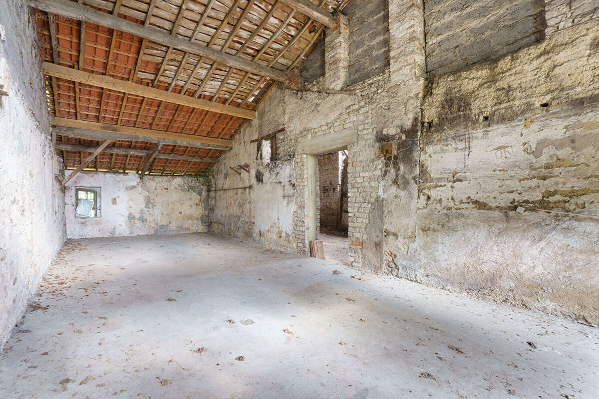 Grange aménageable 156m² - Pont-de-Veyle centre village - photo 3