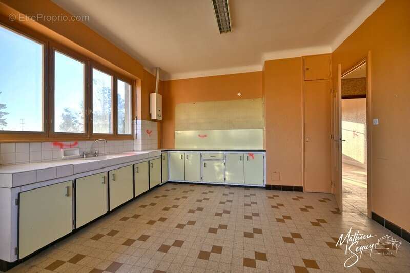 Appartement à CHARBONNIERES-LES-BAINS