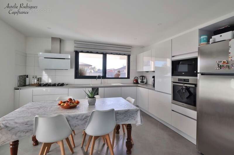 Maison à BAGE-LE-CHATEL