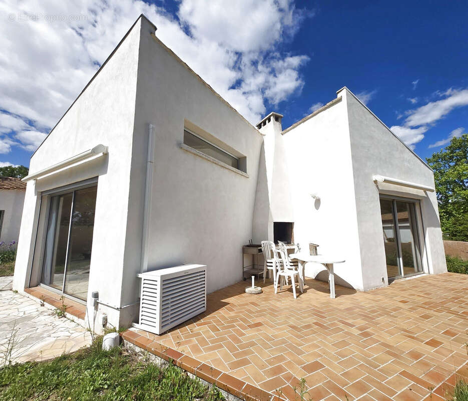 A vendre Villa d'architecte 5 chambres piscine - photo 2