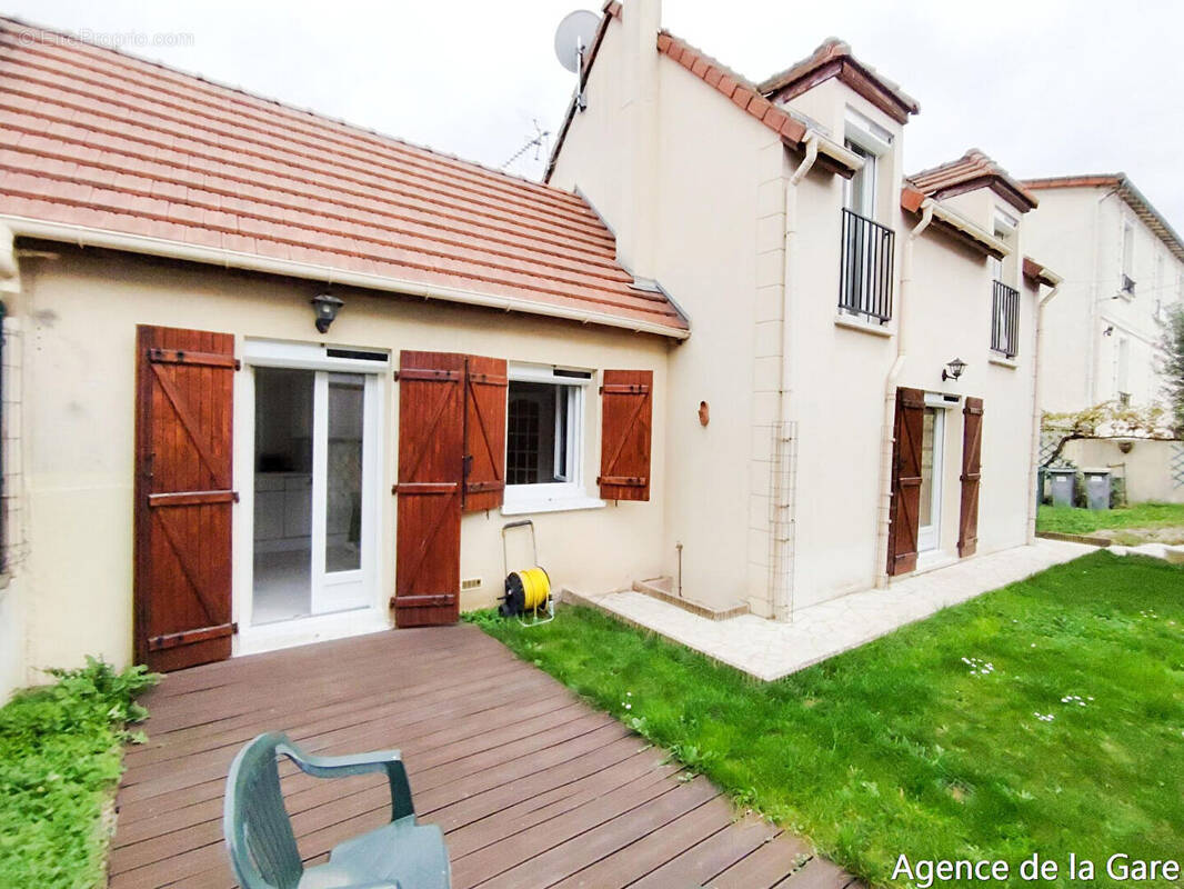 Maison à SARTROUVILLE