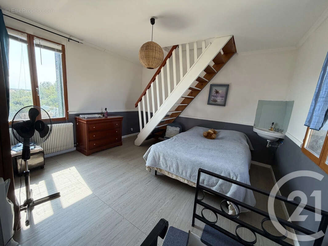 Maison 110 m² à Saint-Hilaire-La-Gravelle  - photo 6