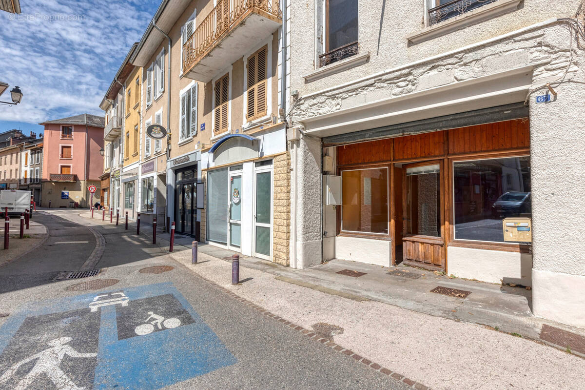 Commerce à LA ROCHETTE