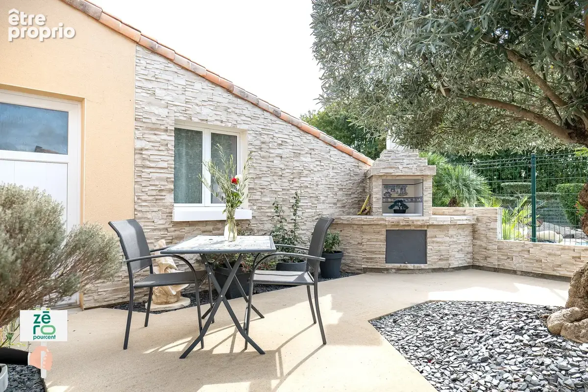 Maison familiale avec piscine sur près de 2 000 m2 à La Bretonnière-la-Claye - photo 16