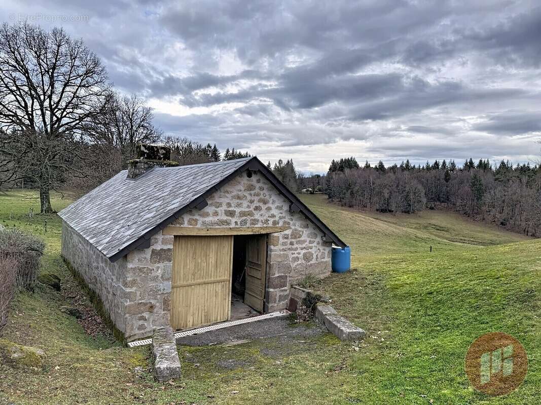 Maison à VITRAC-SUR-MONTANE