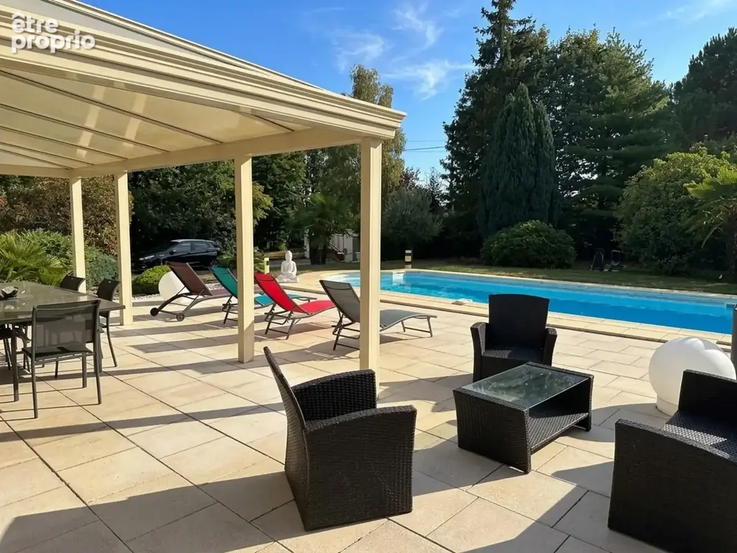 Magnifique maison familiale de 225 m², 6 chambres avec piscine et pinède à Guécélard – DPE B - photo 3