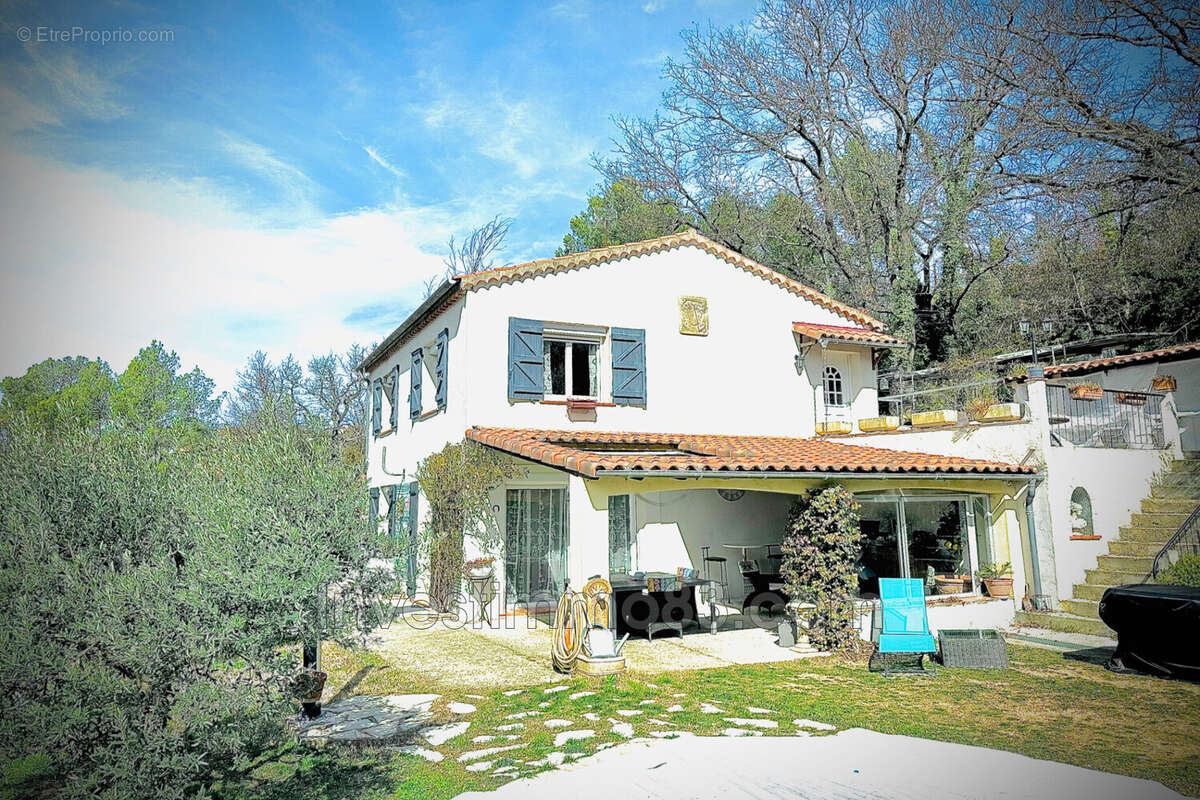 Maison à ARTIGNOSC-SUR-VERDON
