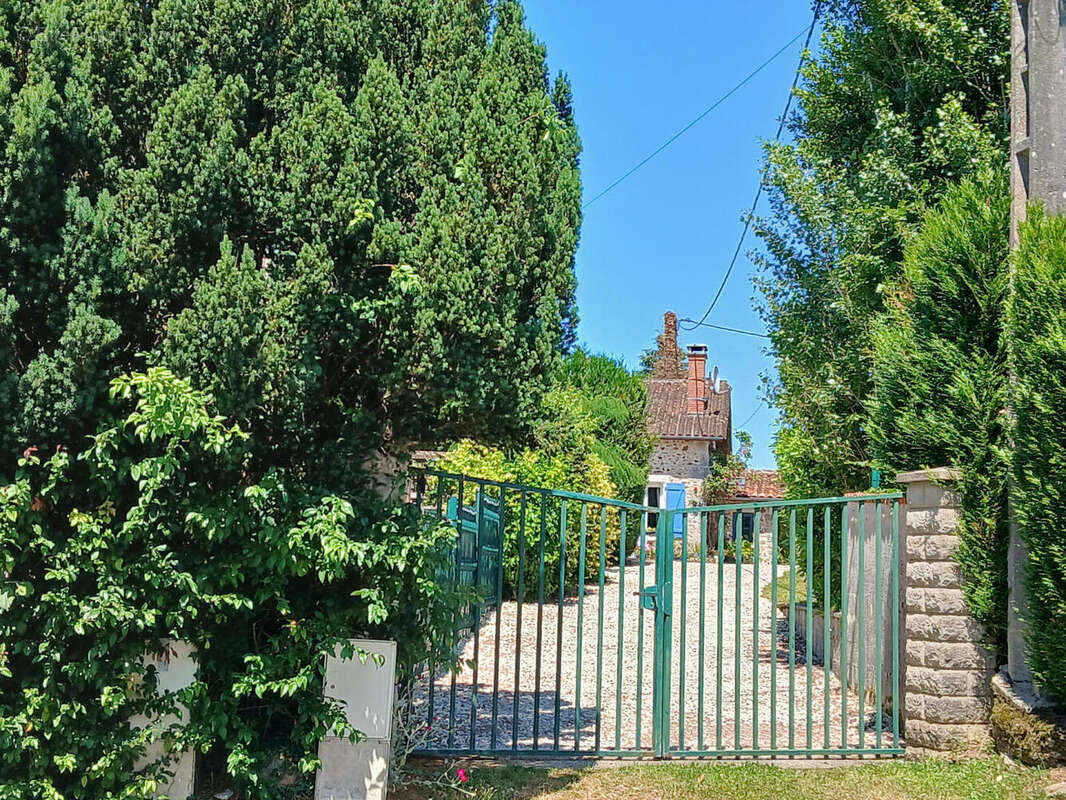 2nd entrance - Maison à BUSSIERE-BADIL