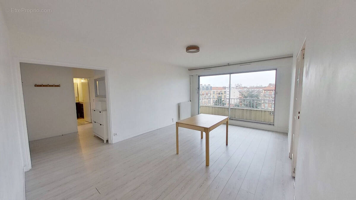 Appartement à COURBEVOIE