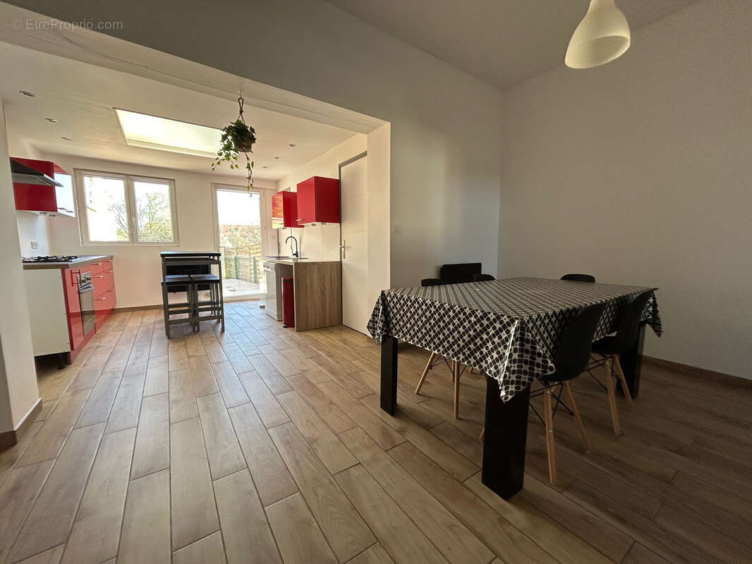 Maison à MAULDE