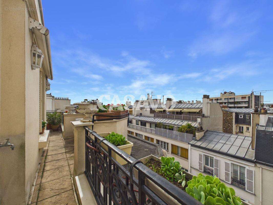 Appartement à PARIS-16E