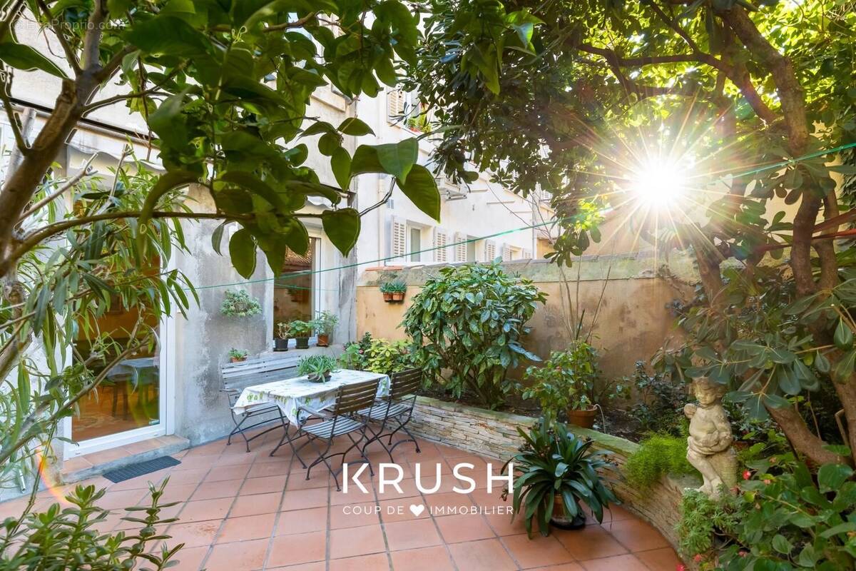 Appartement à MARSEILLE-1E