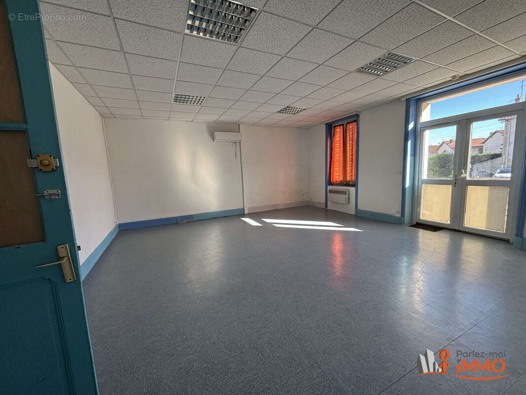 Maison 290 m² à Saint-Romain-Le-Puy  - photo 3