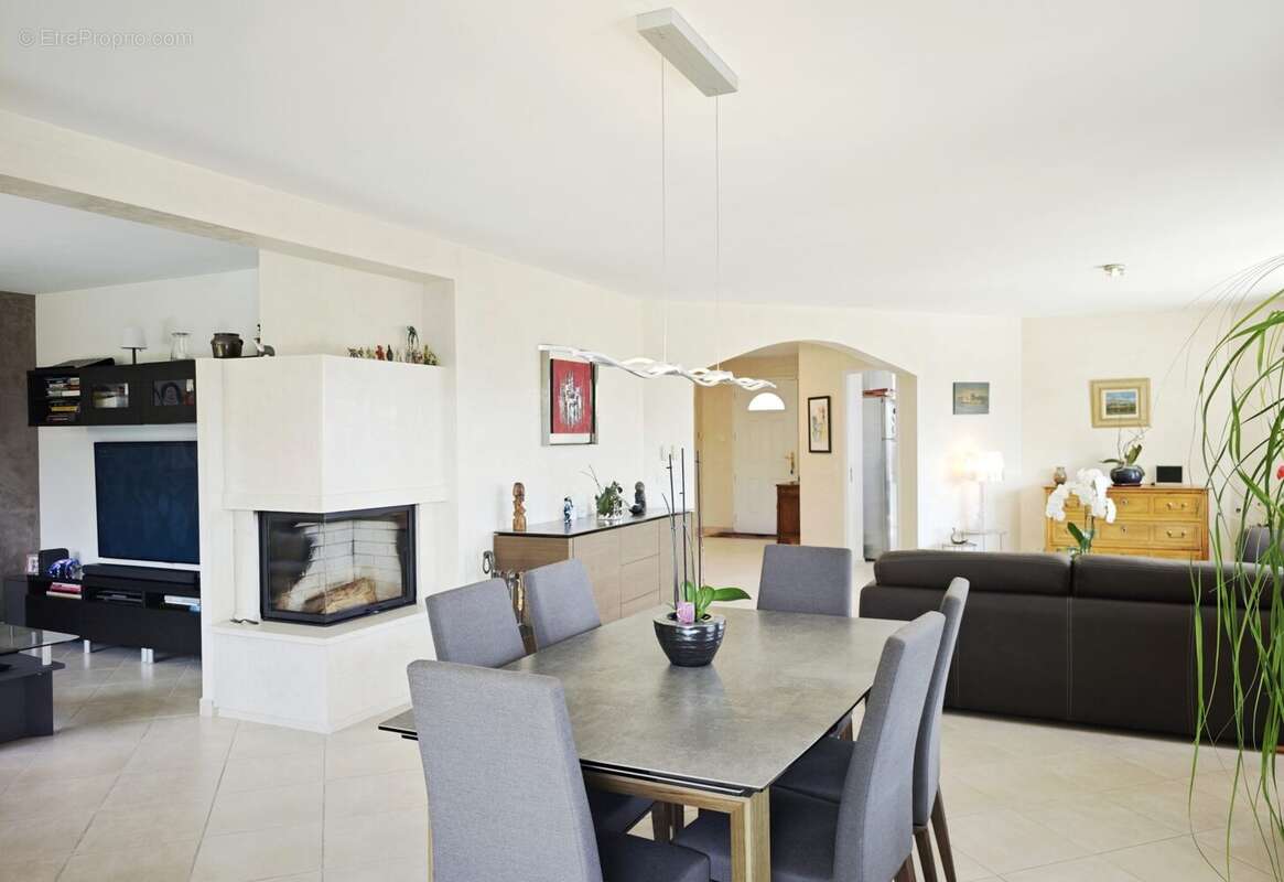 Maison 182 m² à Cessy  - photo 9