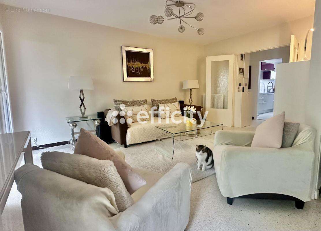 Appartement à VALLAURIS