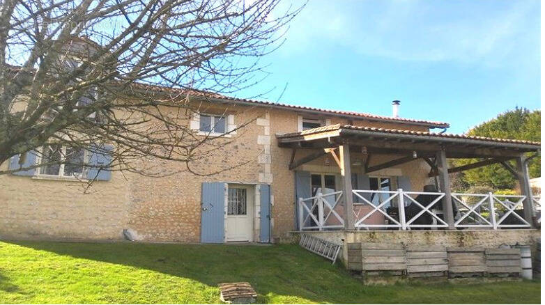 Maison à SALLES-LAVALETTE