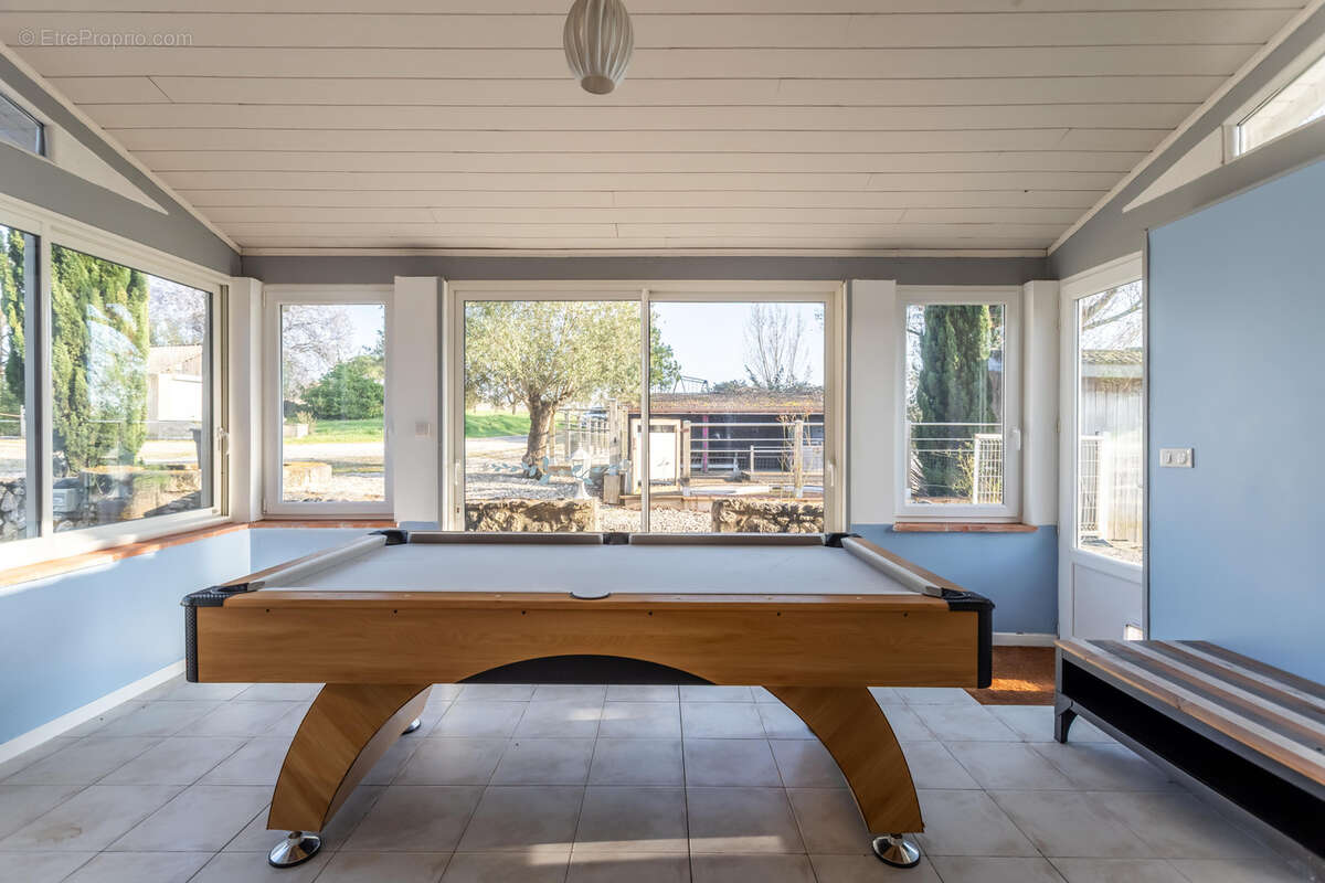 Propriété de campagne avec piscine, dépendances, garage et terrain - photo 28