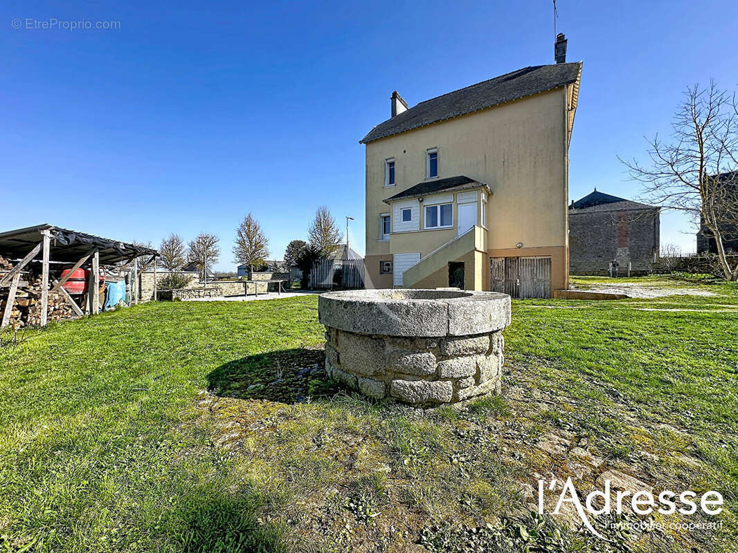 Maison à COMMER