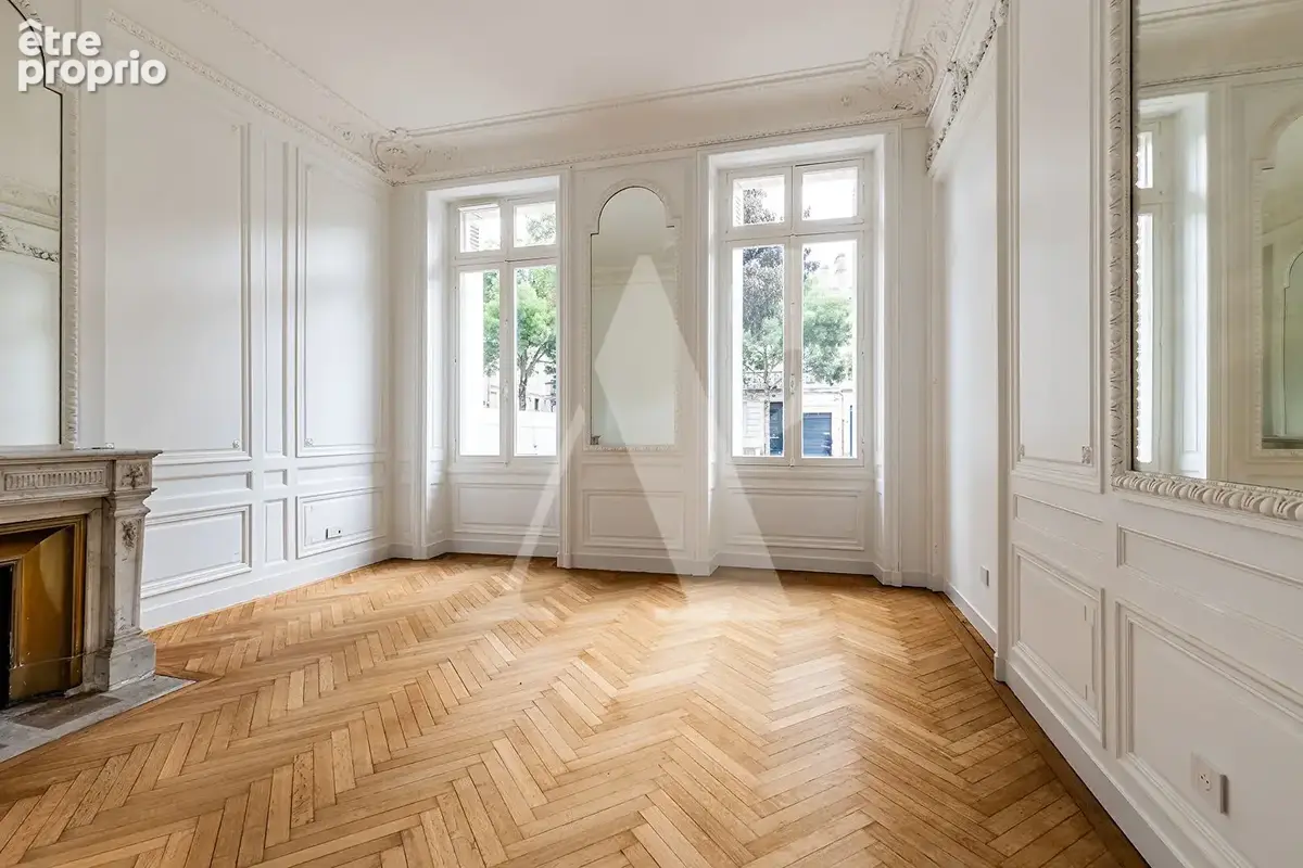 ARCHITECTURE BORDELAISE VALORISÉE- 1900 - Appartement de prestige restauré avec jardin et dépendance - photo 11