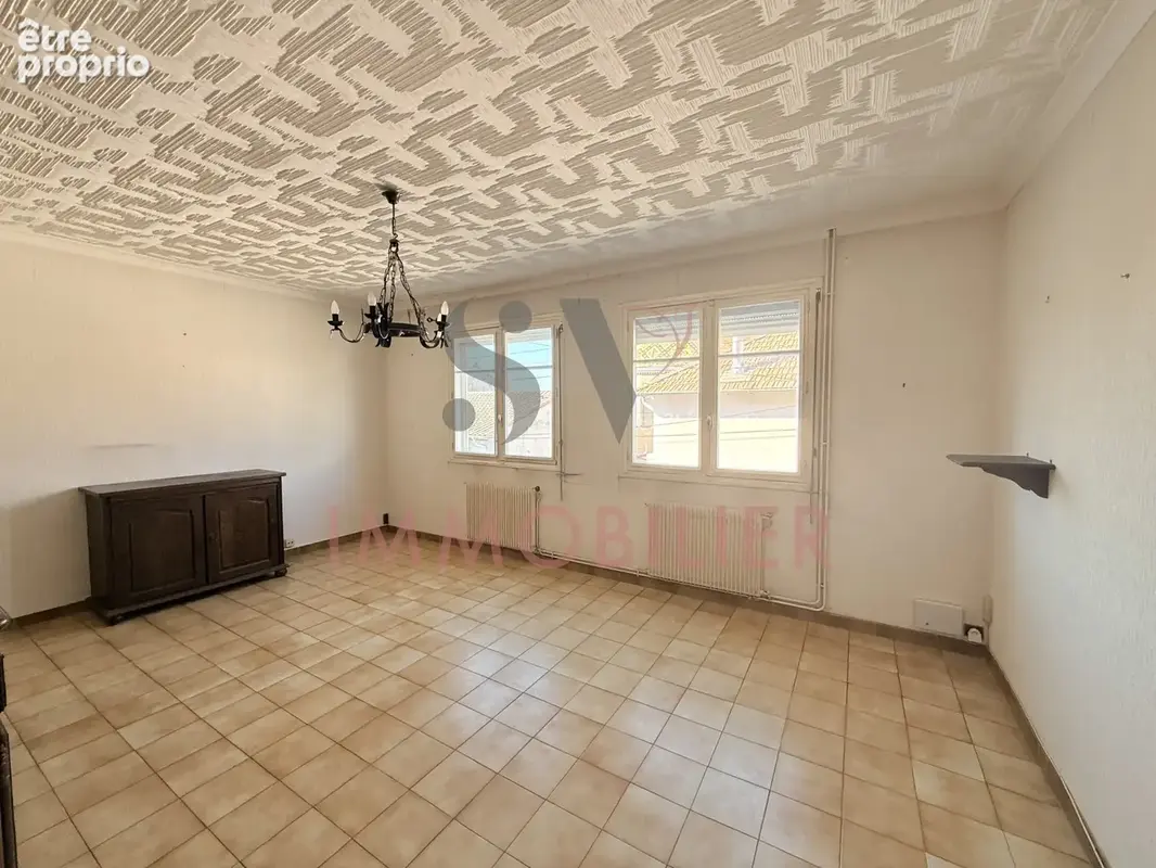 BÉZIERS — Maison à fort potentiel avec jardin et garage. - photo 3