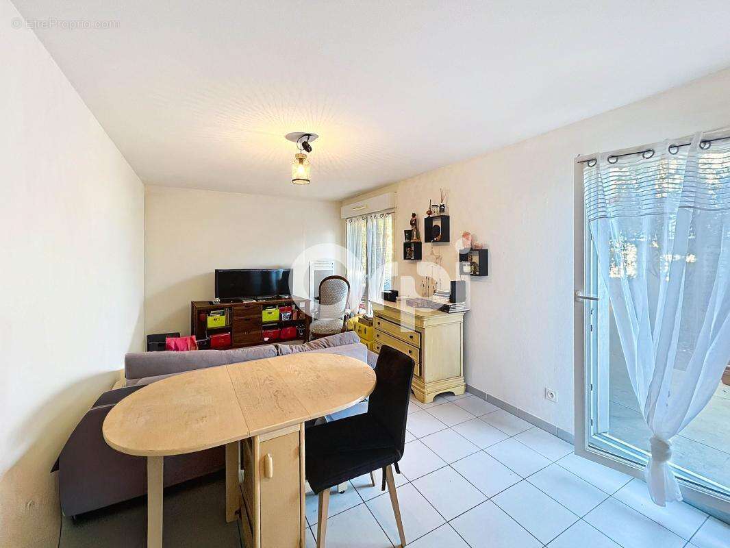 3 Pièces de 57 m²  avec 2 places de parking en sous-sol à Roquebrune-sur-Argens 83520  · Quartier Golf - photo 4
