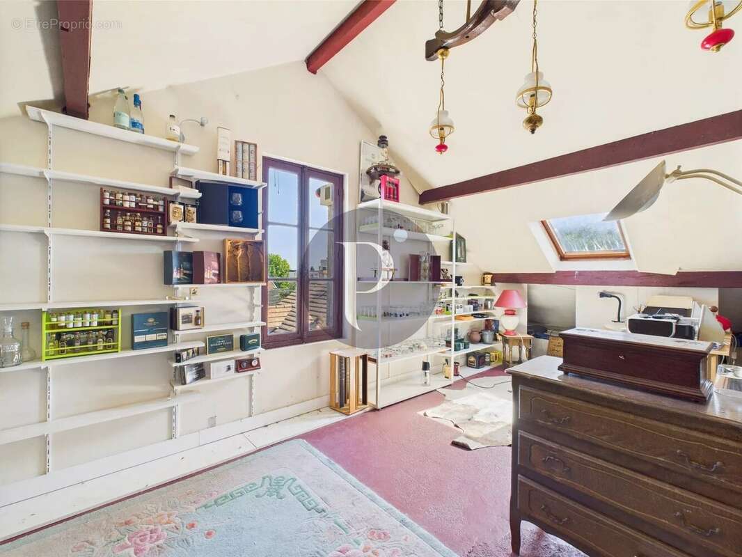 Maison à VERRIERES-LE-BUISSON