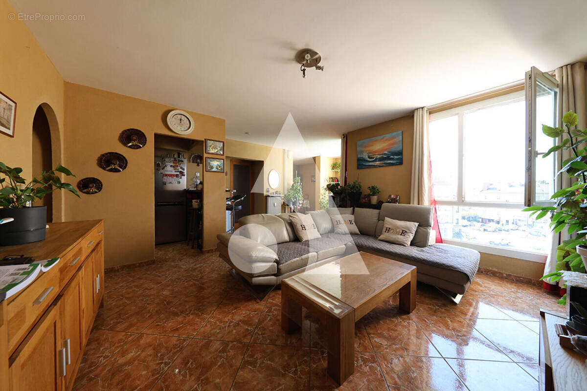 Appartement à CORBEIL-ESSONNES