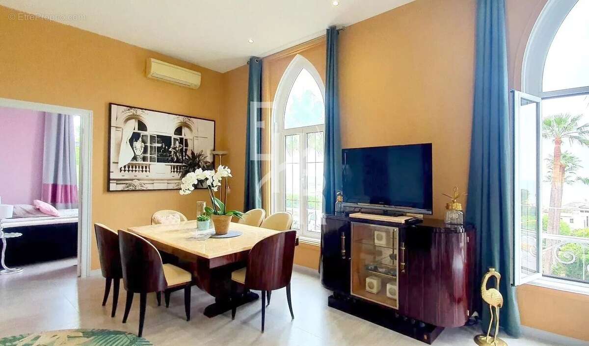 Appartement à VALLAURIS