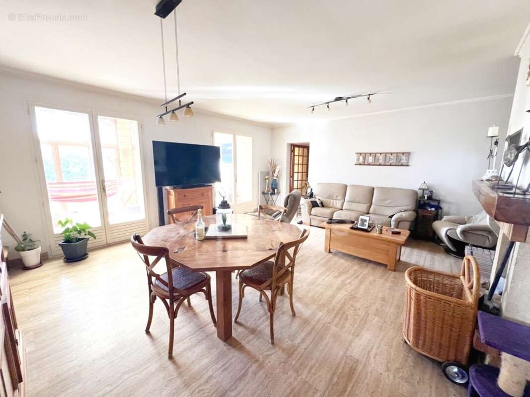 À vendre Villa d’Exception à Reillanne (04110) – 120 m², 5 Pièces, 4 Chambres, Piscine 10x5, Terrain Clos 9 000 m², Calme Absolu - photo 14