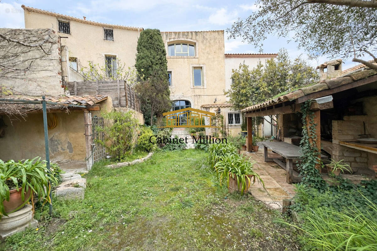 Maison à VIC-LA-GARDIOLE