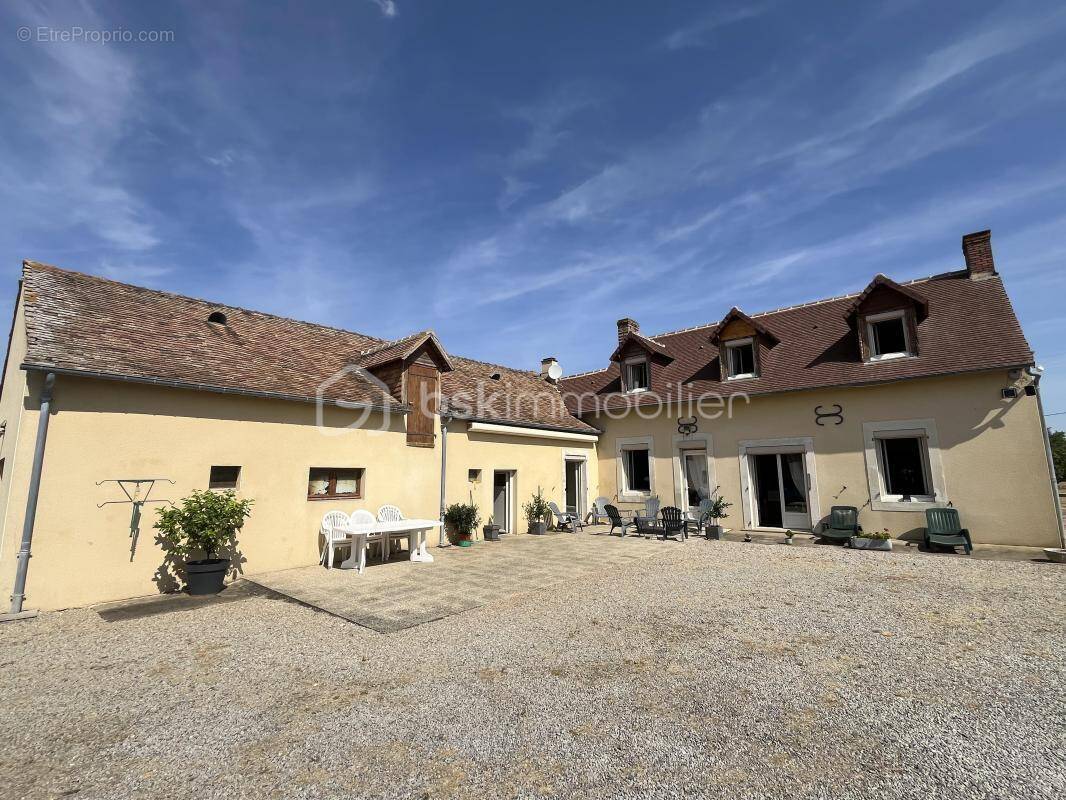 Maison à NOYEN-SUR-SARTHE