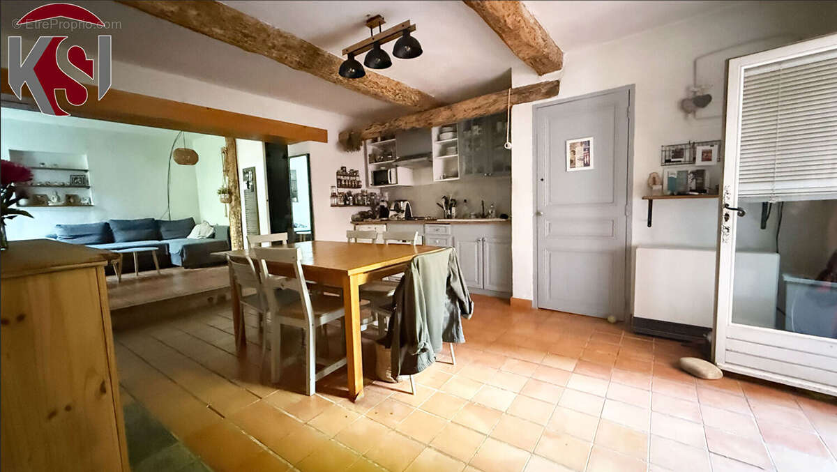 Maison à SEILLONS-SOURCE-D'ARGENS