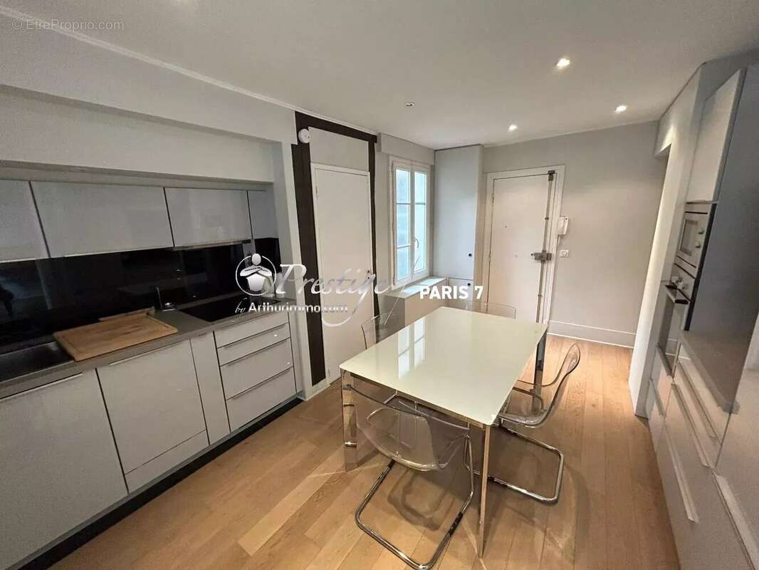 Appartement à PARIS-3E