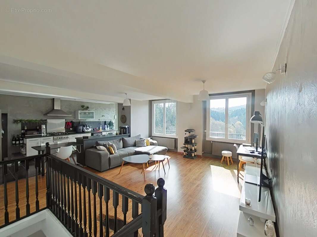 Appartement à SAINT-GENEST-LERPT