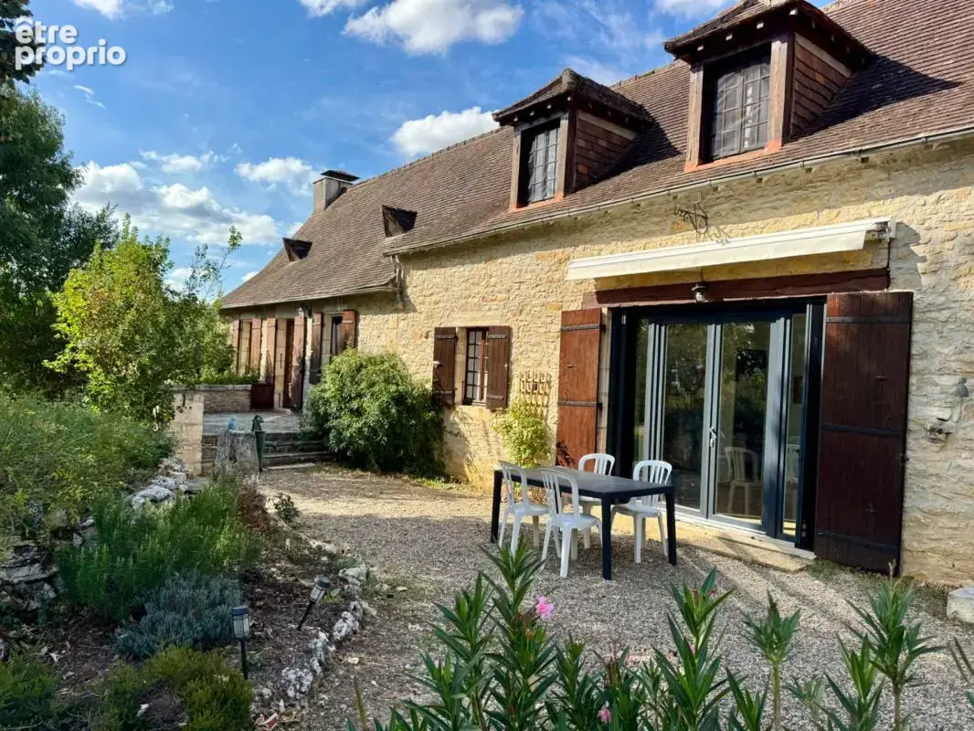 Coulaures (24420) – longère en pierre de 186 m² – 5 chambres – terrain de 3 224 m² – garage et dépendances - photo 2