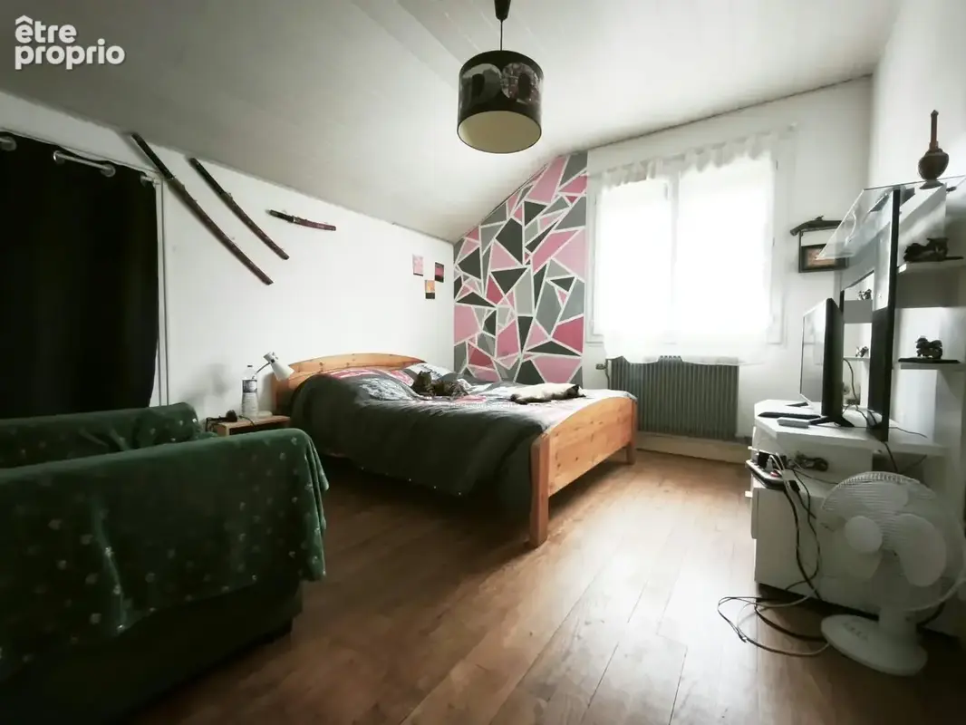Ugine  Maison rénovée T5 sur 619 m² de terrain plat  Secteur calme - photo 14