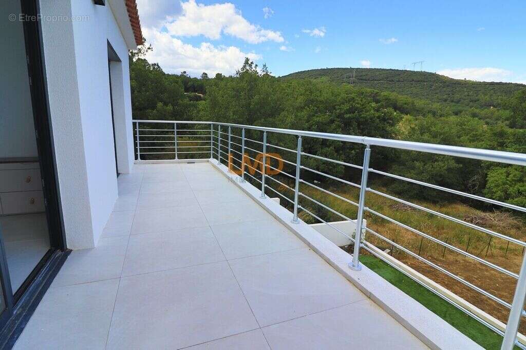 Besse sur Issole dans le Var: maison T6 145m2 terrain 670m2 - photo 10