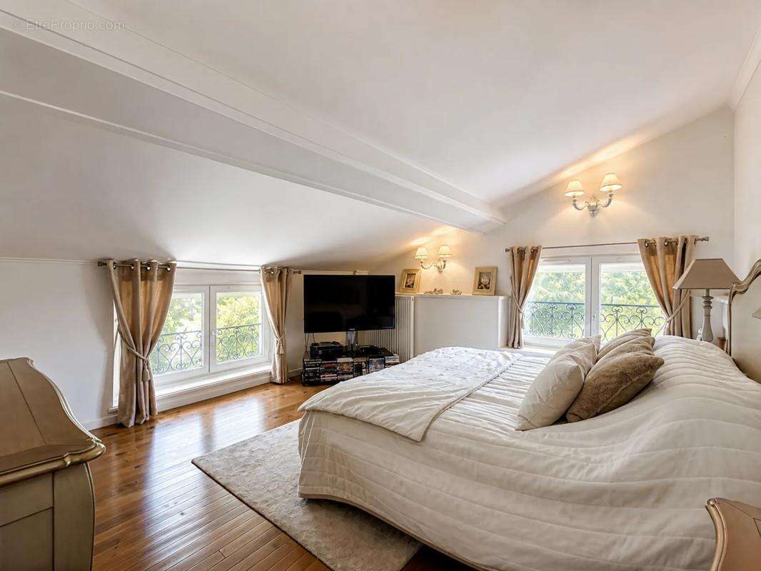 Maison de 8 pièces de 190 m² à La Bastide-de-Besplas - photo 8