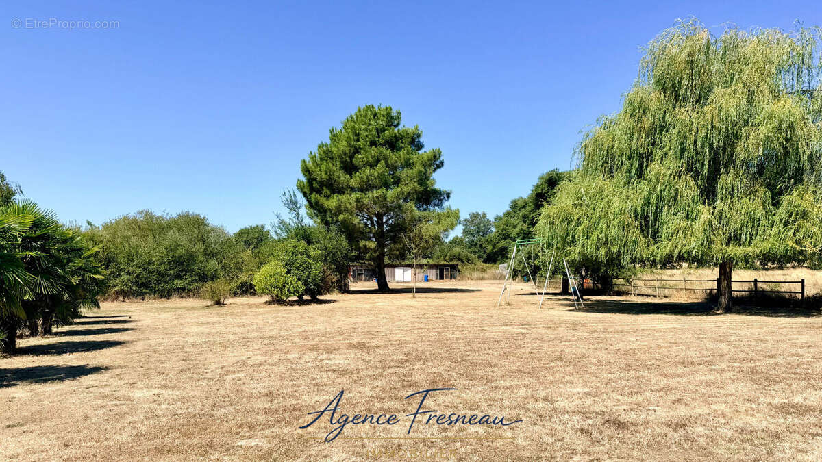 Propriété à la campagne de presque 300 m2 - terrain de 21 563 m² au calme et sans vis à vis - photo 13