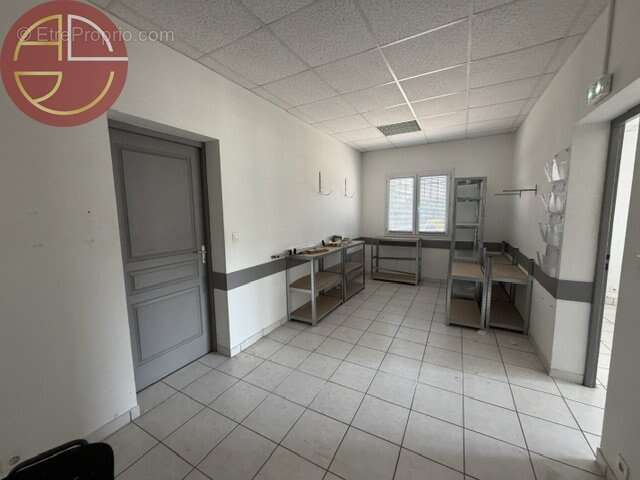 Commerce 669 m² à Castanet-Tolosan  - photo 4