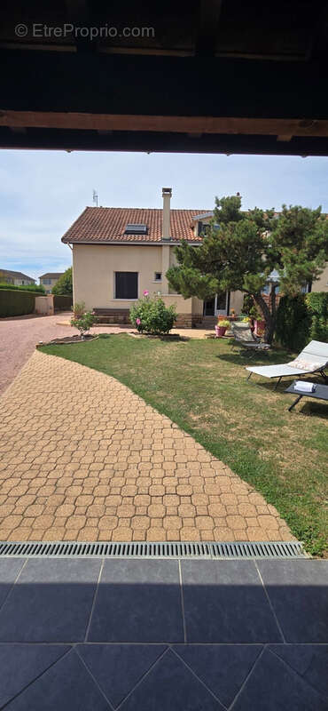 Maison à CRECHES-SUR-SAONE