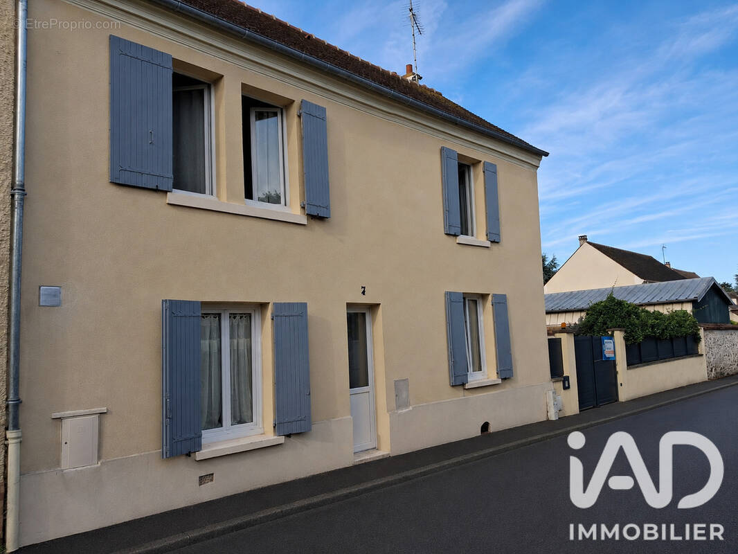 Photo 1 - Maison à MARINES