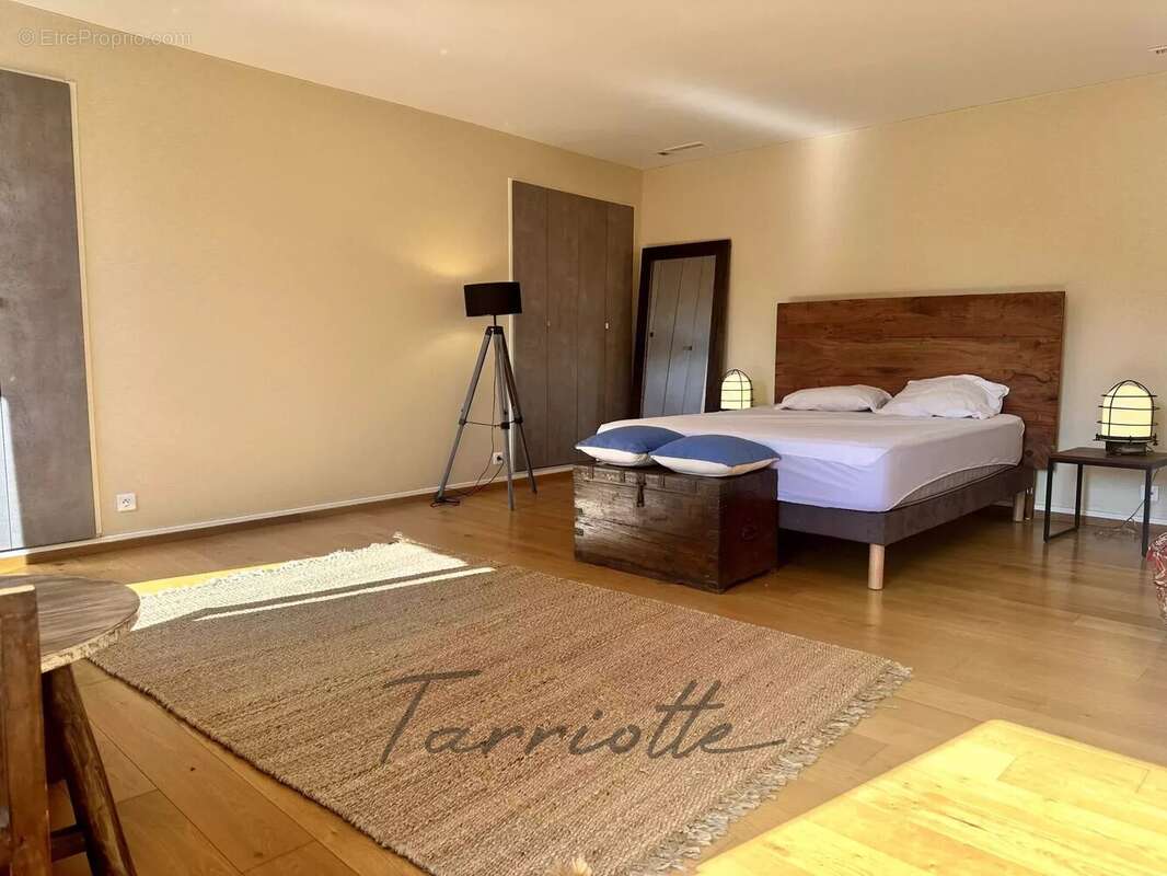 Maison à MONTELIMAR